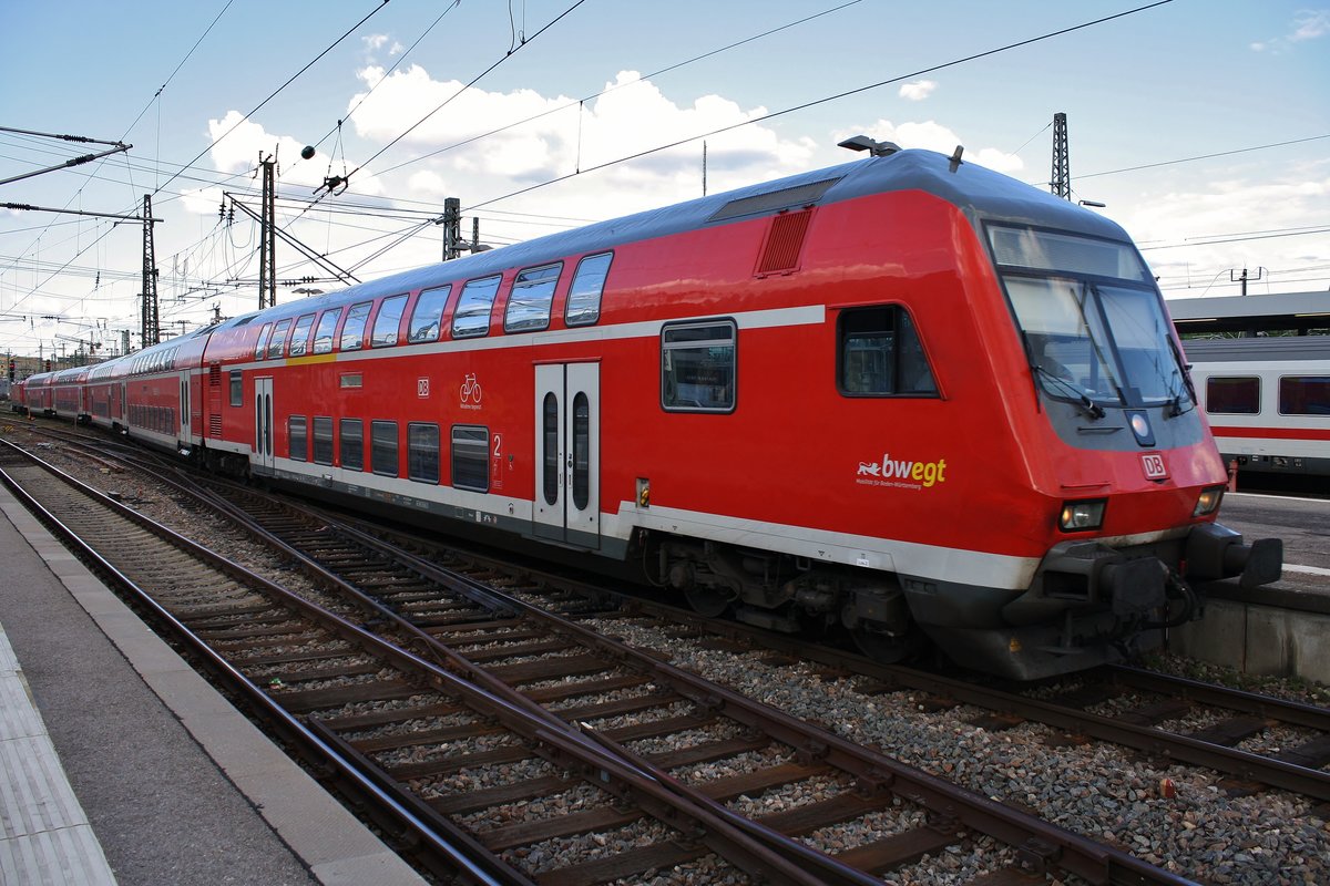 RB19981 von Heilbronn Hauptbahnhof nach Stuttgart Hauptbahnhof fährt am 31.05.2019 in den Zielbahnhof ein.