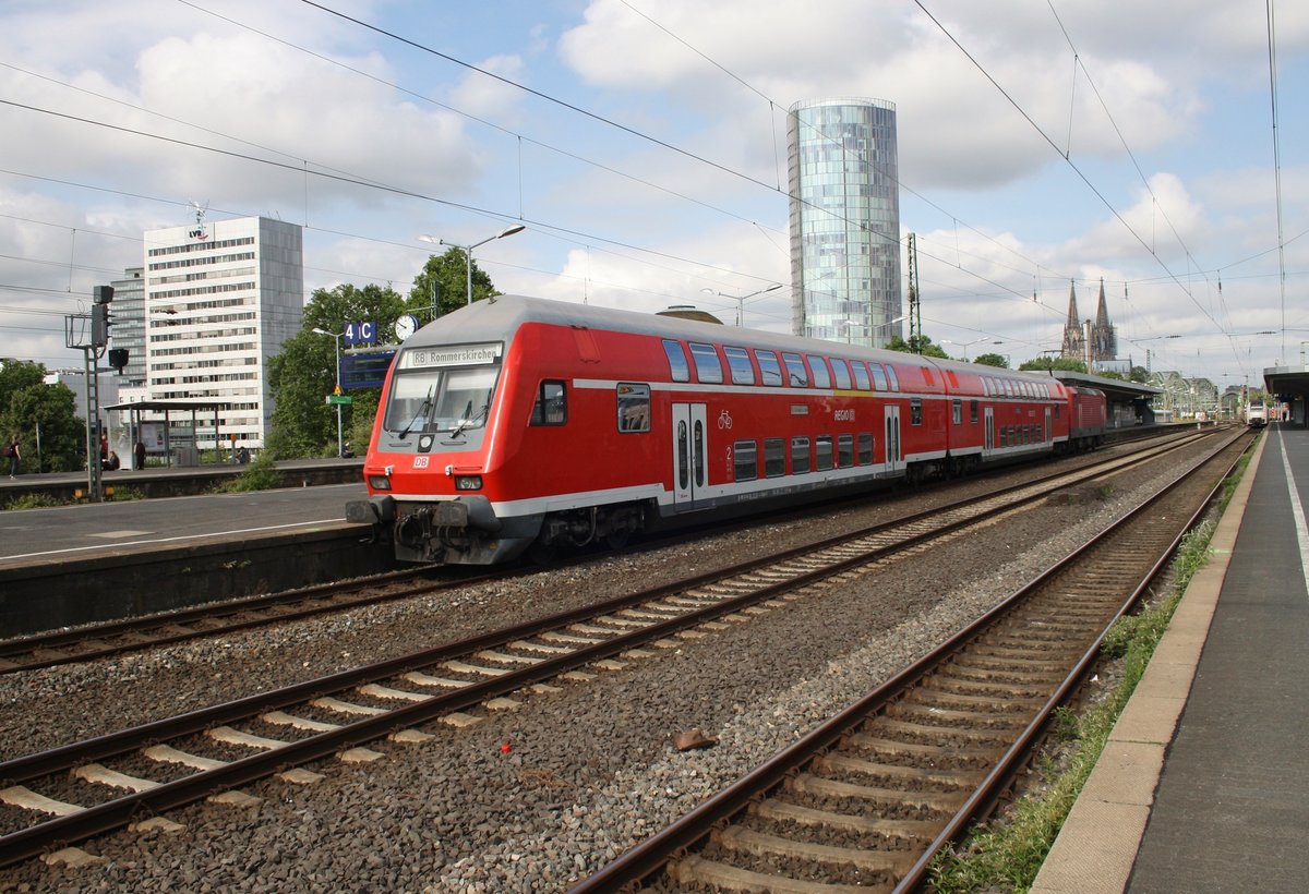 RB27 (RB12508)  Rhein-Erft-Bahn  von Koblenz Hauptbahnhof nach Rommerskirchen fährt am 4.7.2017 in Köln Messe/Deutz ein. Zuglok war 143 194.