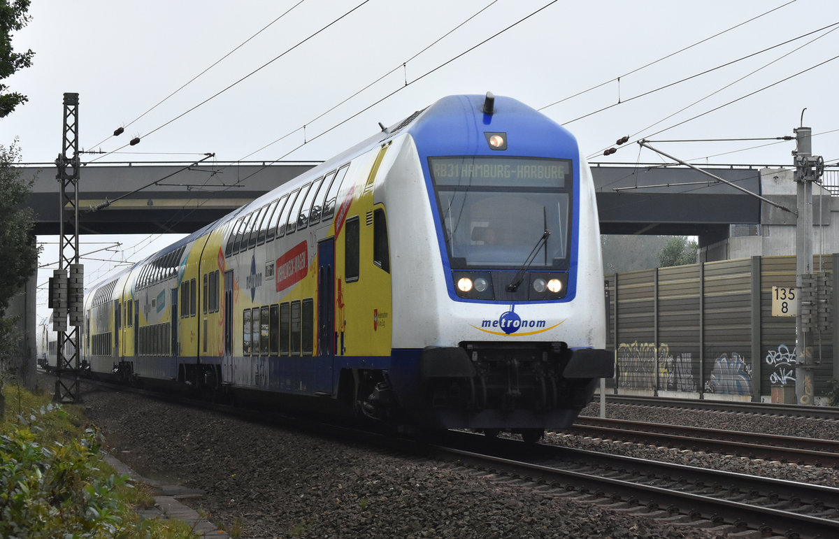 RB31 Metronom, diesesmal mit Steuerwagen in Front, kommend aus Lüneburg. Unterwegs in Richtung Hamburg. Höhe Bardowick 27.09.2017