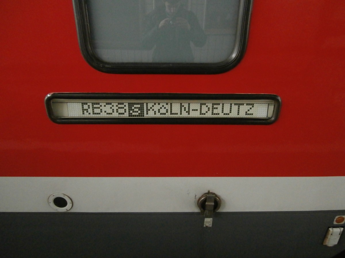 RB38 S Köln Messe Deutz ist laut dieser Anzeige das Ziel das S hat dort eigendlich nichts verloren es war nur auf dieser Anzeige.
Falls wo ein S auf einer Zugziel Anzeige fehlt vielleicht ist es hier.
26.2.2014
Düsseldorf HBF
