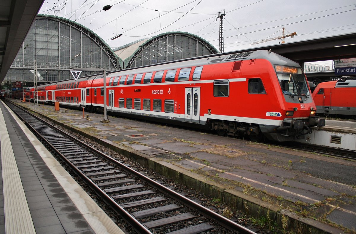 RB51 (RB15514) nach Wächtersbach fährt am 02.10.2017 aus dem Frankfurter Hauptbahnhof aus. 