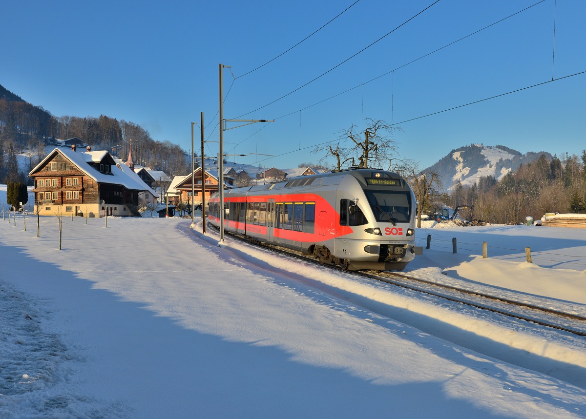 RBAe 526 047 nach Arth-Goldau am 11.02.2015 bei Ecce Homo.
