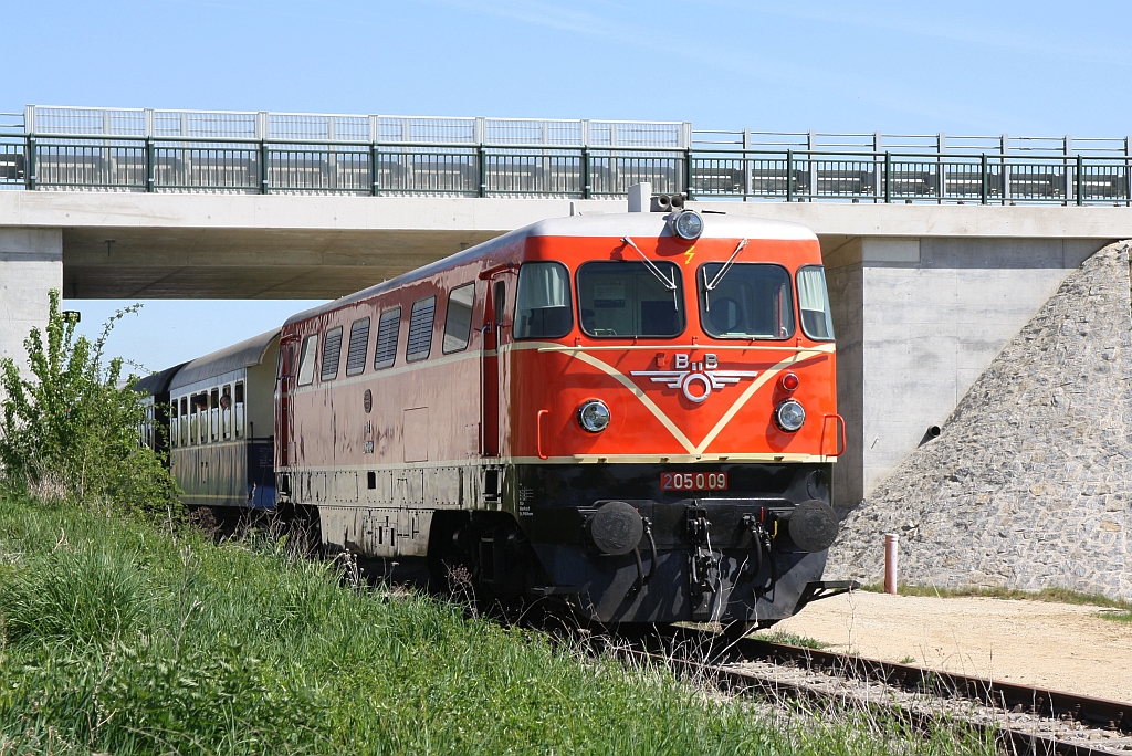 RBAHN 2050.09 als letztes Fahrzeug der SBED 14473 von Mistelbach Lokalbahn nach Dechanthof am 21.April 2018 bei Brücke der L3168.