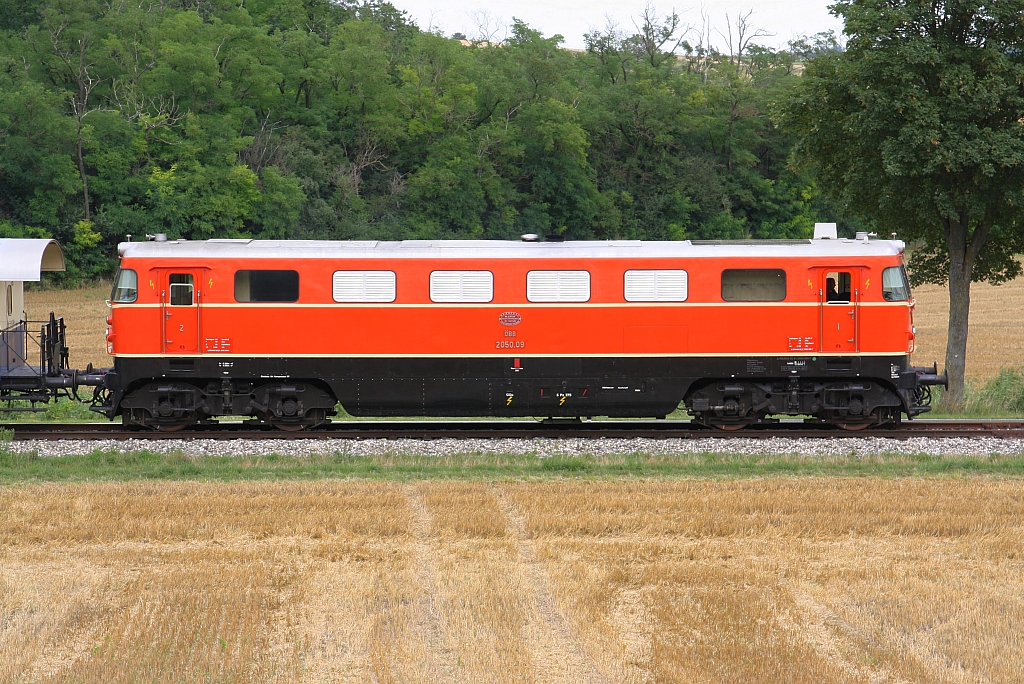 RBAHN 2050.09 am 02.August 2019 beim Strecken-Km 23,5 der Lokalbahn Korneuburg - Mistelbach.