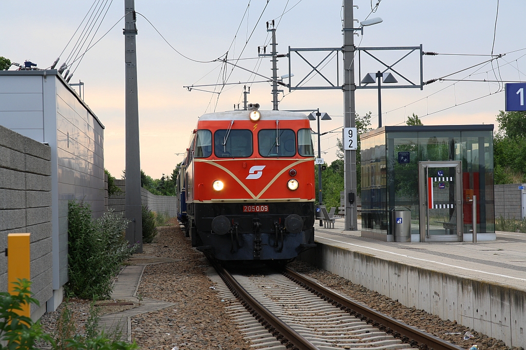 RBAHN 2050.09 am 07.Juli 2019 im Bahnhof Hausleiten.