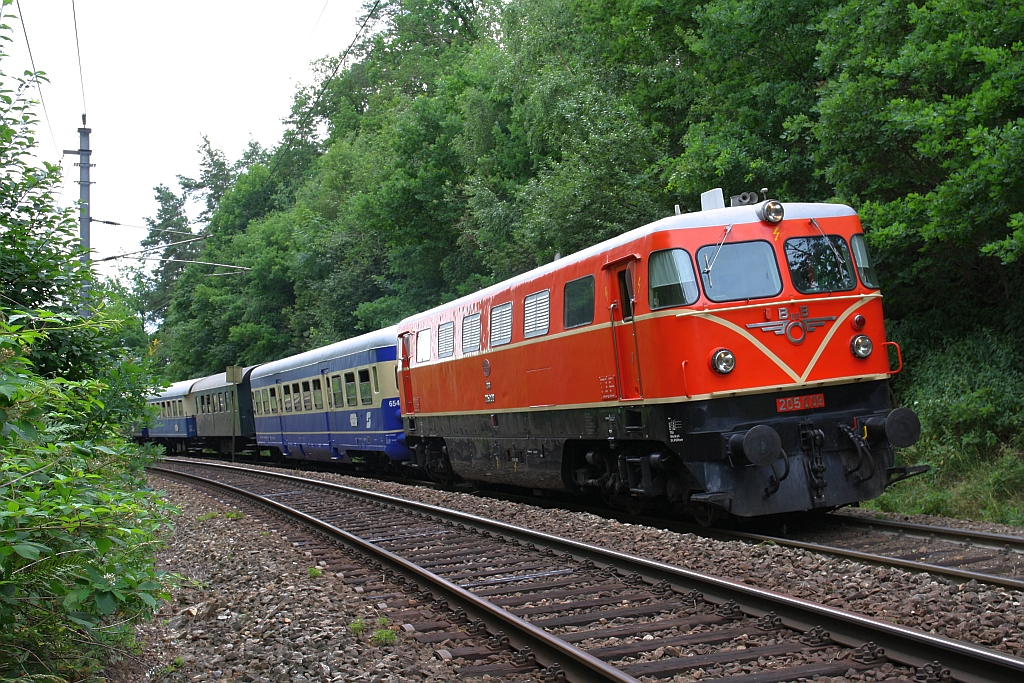 RBAHN 2050.09 am 07.Juli 2019 beim Bahnhof Schwarzenau.