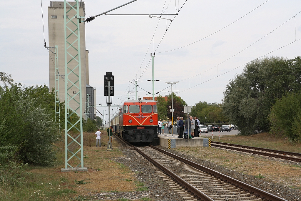 RBAHN 2050.09 am 10.September 2017 mit dem SDZ 84491 nach Pamhagen im Bahnhof St.Andrä am Zicksee.