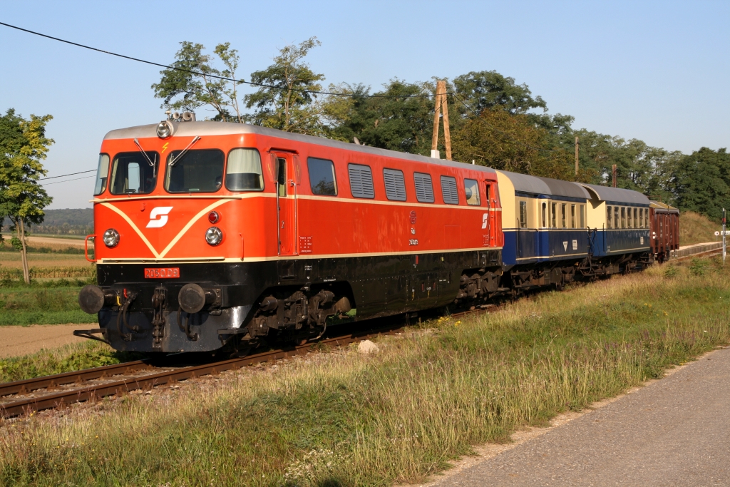 RBAHN 2050.09 am 15.September 2019 mit dem SR 17287 (Groß Schweinbarth - Gänserndorf) bei der Haltestelle Raggendorf.