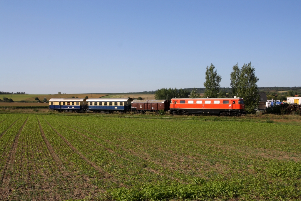 RBAHN 2050.09 am 15.September 2019 mit dem SR 17288 (Gänserndorf - Groß Schweinbarth) kurz vor Groß Schweinbarth.
