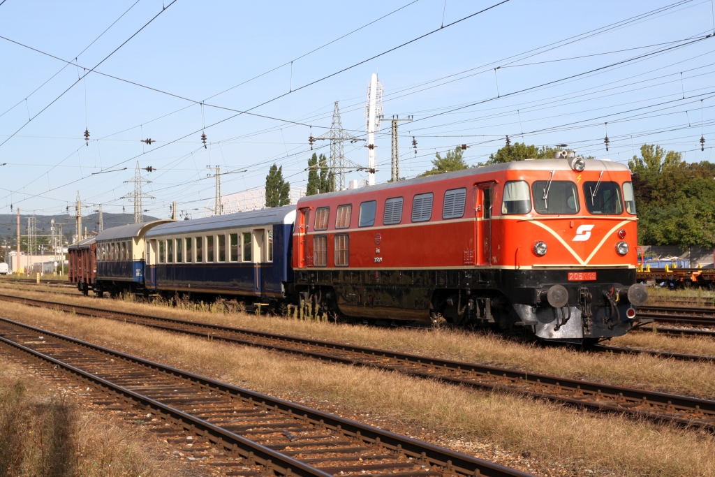 RBAHN 2050.09 am 20.September 2019 als letztes Fahrzeug des SLP 17415 (Ernstbrunn - Wien Westbahnhof) in Wien Hütteldorf.