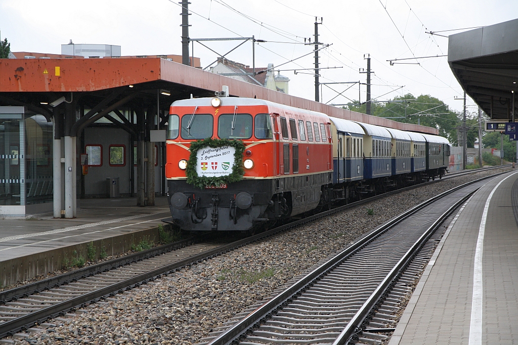 RBAHN 2050.09 fährt am 03.September 2017 mit dem SR 14869 von Wien Hbf. nach Waldmühle durch die Haltestelle Atzgersdorf.