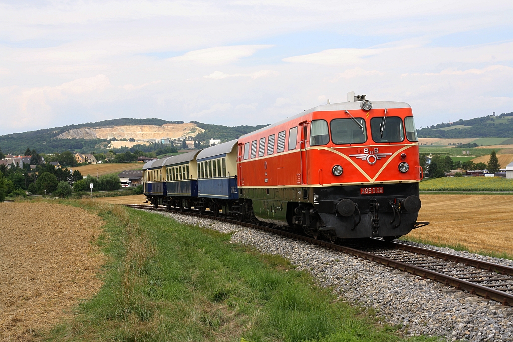 RBAHN 2050.09 mit dem SR 16841 (Ernstbrunn - Rückersdorf-Harmannsdorf) am 02.August 2019 kurz nach Ernstbrunn.