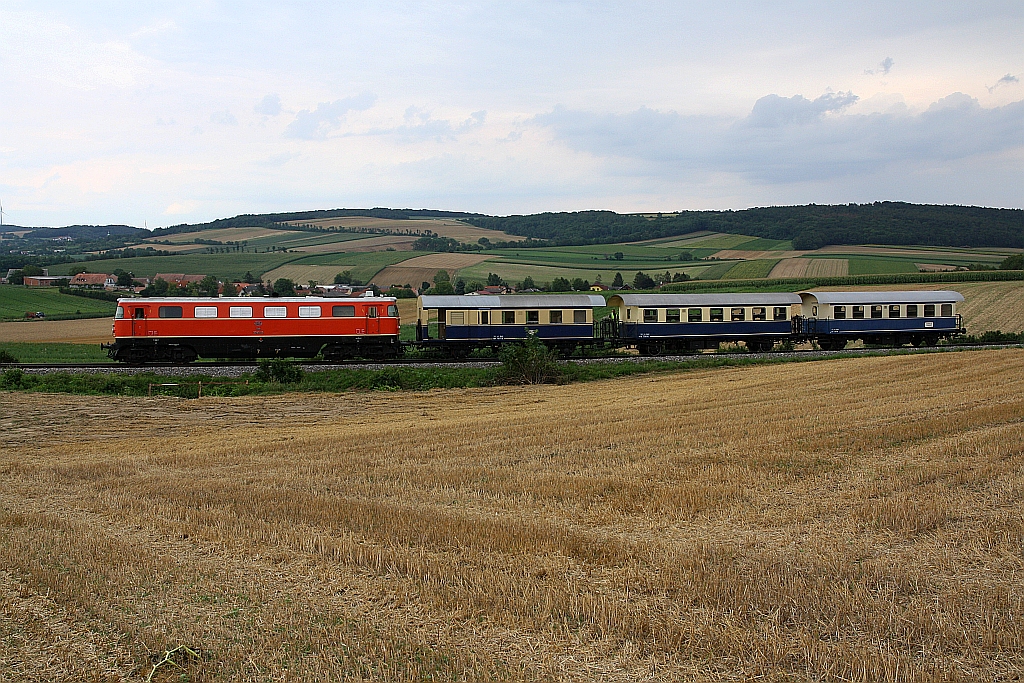 RBAHN 2050.09 mit dem SR 16842 (Rückersdorf-Harmannsdorf - Ernstbrunn) am 02.August 2019 beim Strecken-Km 17,6 der Lokalbahn Korneuburg - Mistelbach.