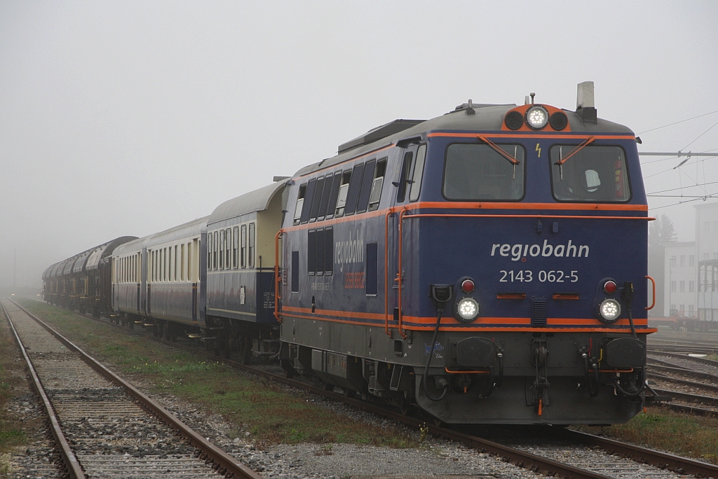 RBAHN 2143 062-5 am 19.Oktober 2019 beim Verschub im Bahnhof Jedlersdorf.