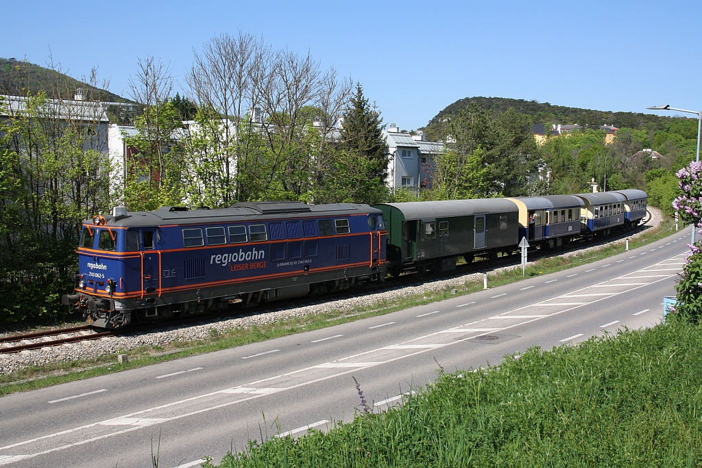 RBAHN 2143 062-5 am 22.April 2019 mit dem SEZ 14698 (Waldmühle - Wien Meidling) beim Strecken-Km. 2,6 der Kaltenleutgebenerbahn.