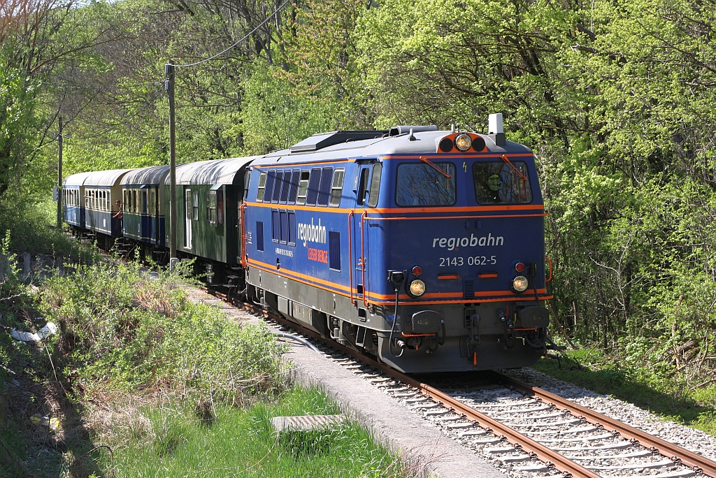 RBAHN 2143 062-5 am 22.April 2019 mit dem SEZ 14702 (Waldmühle - Wien Meidling) beim Strecken-Km. 4,2 der Kaltenleutgebenerbahn.