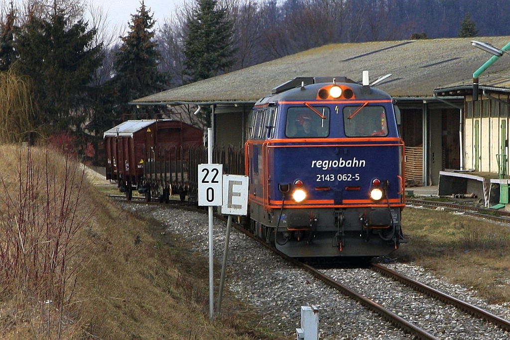 RBAHN 2143 062-5 am 22.Februar 2019 mit dem SLGAG 97423 (Ernstbrunn - Zellerndorf - Laa/Thaya - Mistelbach) in Wetzleinsdorf.