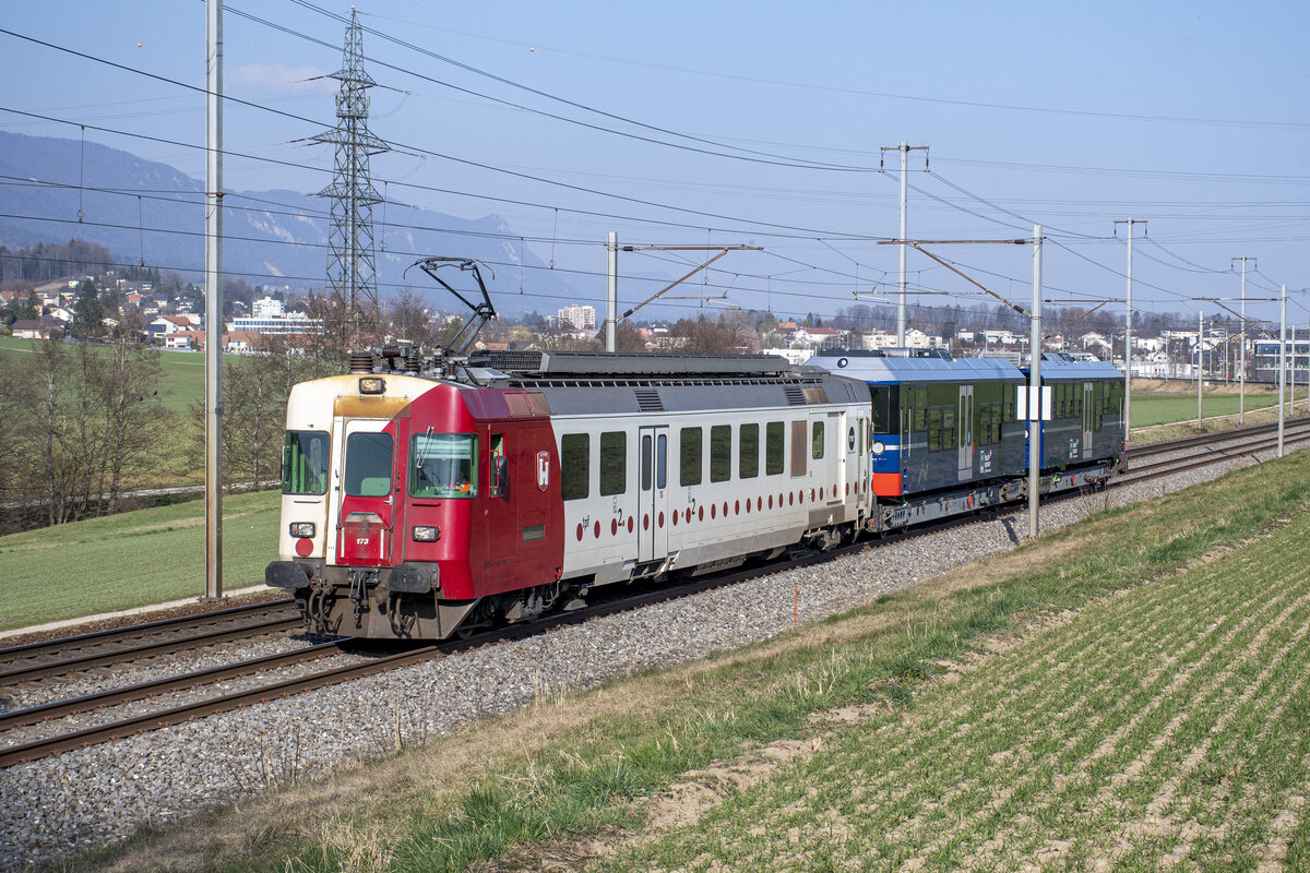 RBDe 4/4 567 173-0 hat  Marie  des Tramway du Mont Blanc dabei und erreicht aus der Ostschweiz kommend in Kürze Pieterlen, aufgenommen am 20.03.2022.