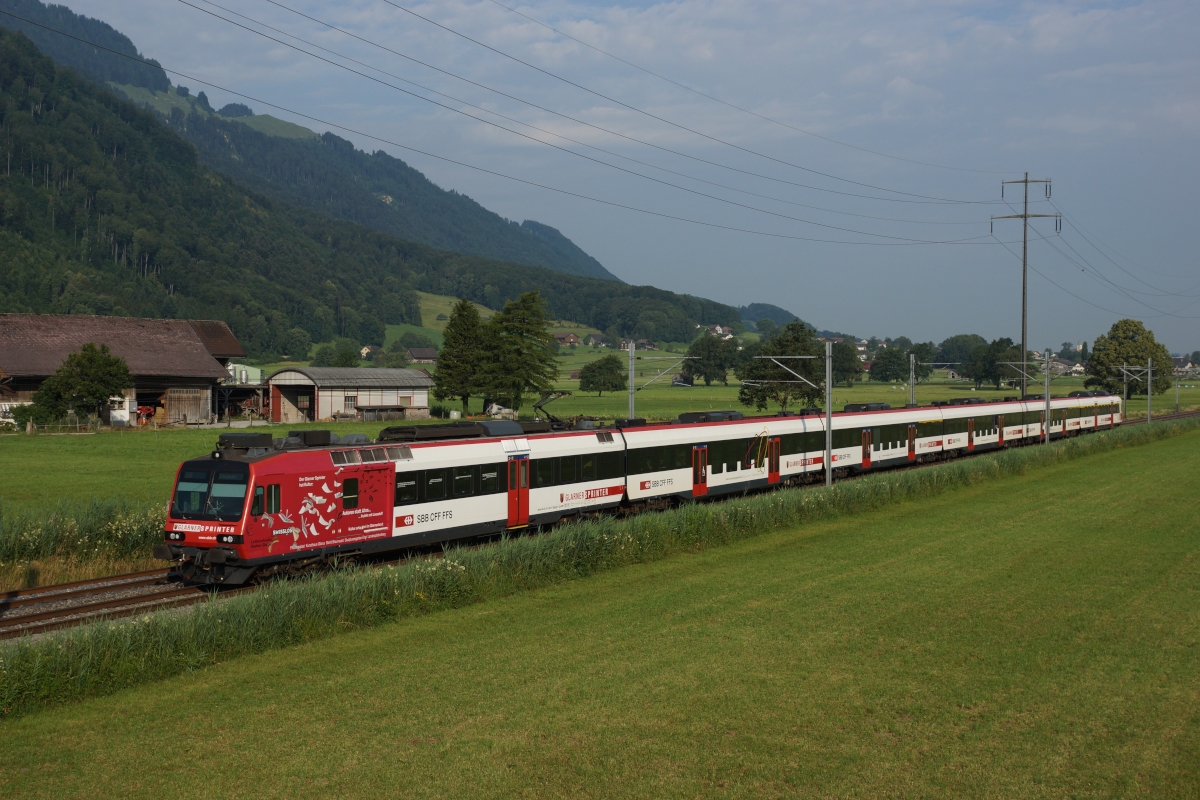 RBDe 560 202-4 befindet sich am 17.07.2013 kurz vor Bilten.