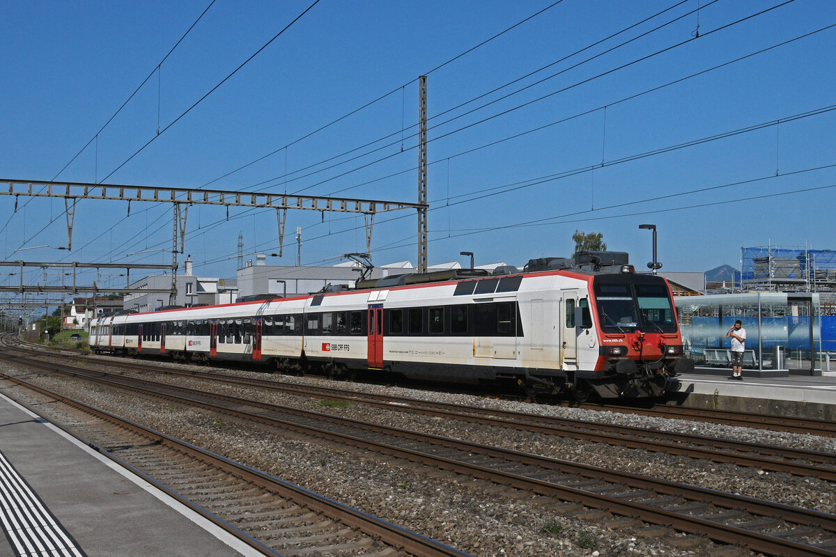 RBDe 560 204-0, auf der S29, fährt am 11.08.2025 beim Bahnhof Rupperswil ein.
