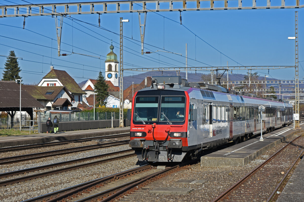 RBDe 560 278-4, auf der S29, verlässt den Bahnhof Rupperswil. Die Aufnahme stammt vom 10.03.2022.