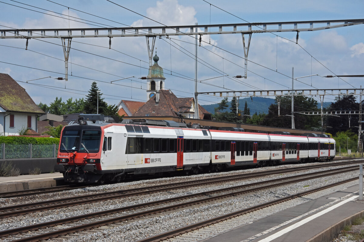 RBDe 560 279-2, auf der S29, wartet beim Bahnhof Rupperswil. Die Aufnahme stammt vom 17.07.2021.