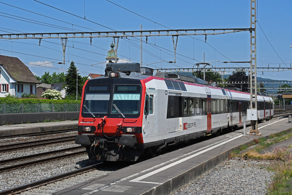 RBDe 560 288-3, auf der S29, verlässt am 30.05.2023 den Bahnhof Rupperswil.