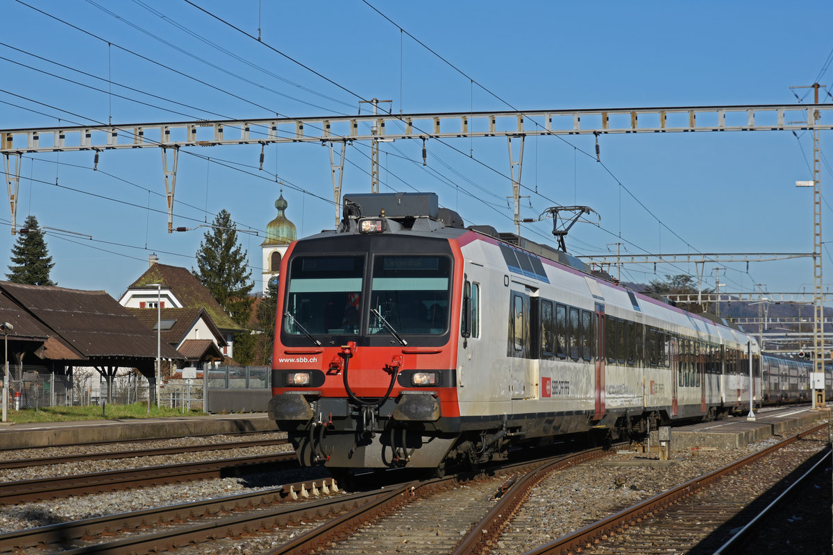 RBDe 560 290-9, auf der S23, verlässt den Bahnhof Rupperswil. Die Aufnahme stammt vom 24.02.2020.
