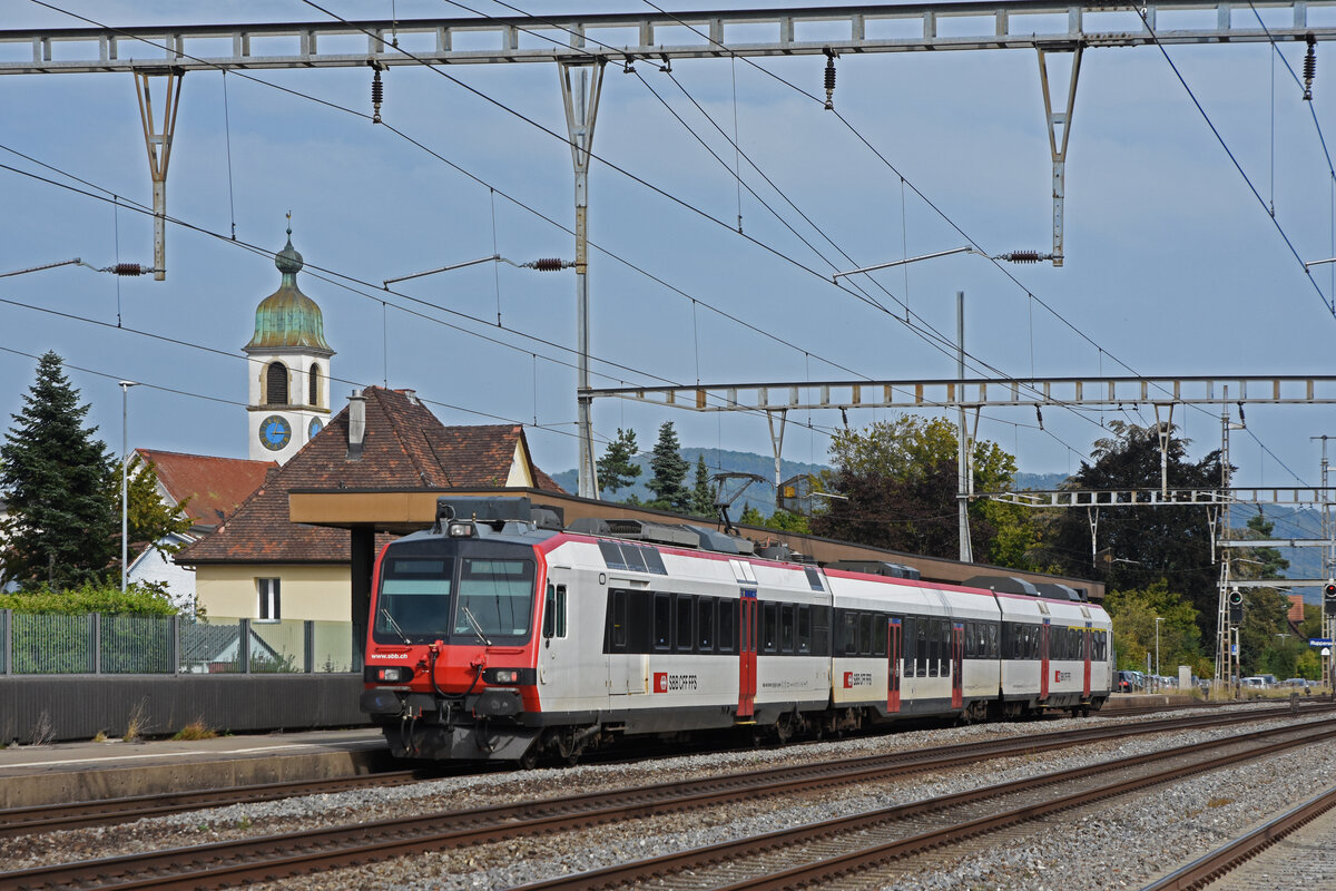RBDe 560 300-6, auf der S29, wartet beim Bahnhof Rupperswil. Die Aufnahme stammt vom 25.09.2021.