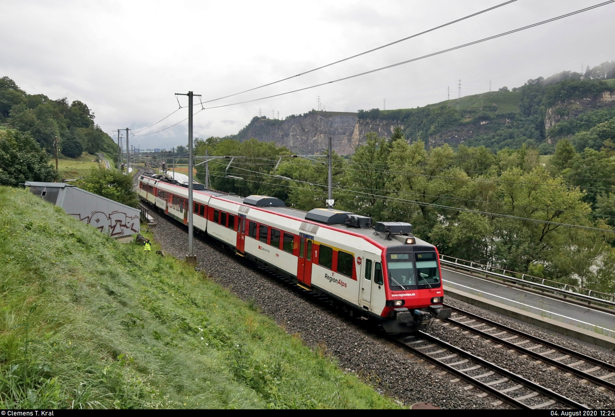 RBDe 560 414-5 (RA14 | DO RA 94 85 7 560 414-5 CH-RA) unterwegs am Schloss Saint-Maurice (CH).

🧰 RegionAlps SA (SBB)
🚝 R 6117 St-Gingolph (CH)–Brig (CH)
🚩 Bahnstrecke Vallorbe–Domodossola (Simplonstrecke | 100/200)
🕓 4.8.2020 | 12:24 Uhr