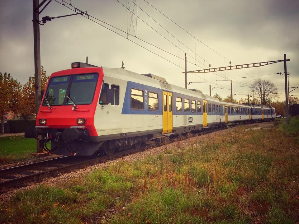 RBDe 560 der OeBB als Regio nach Balsthal, am 1.11.15 kurz nach Oensingen.