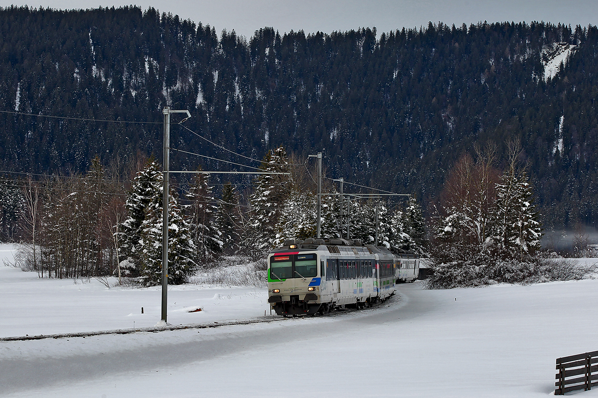 RBDe 561 083 VAE bei Altmatt.Bild vom 2.1.2015
