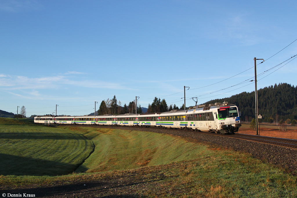RBDe 561 084 als VAE 2415 am 18.10.2014 bei Biberbrugg.