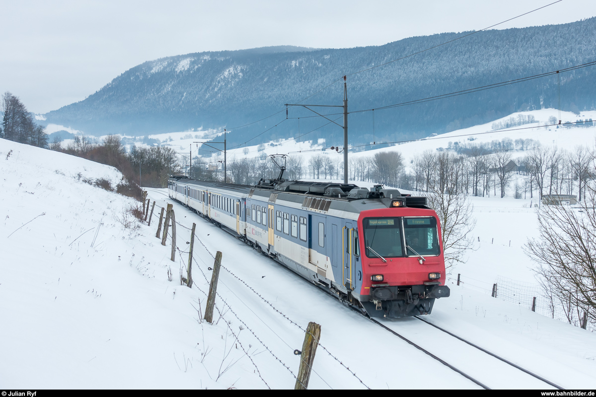 RBDe 562 als RE 96440 / TGV 9286 Neuchâtel - Frasne (- Paris) am 3. März 2018 zwischen Travers und Couvet CFF.  Richtige  TGV fahren hier leider seit Ende 2013 keine mehr, geblieben ist der dreimal täglich verkehrende Anschlusszug an den TGV aus Lausanne.
