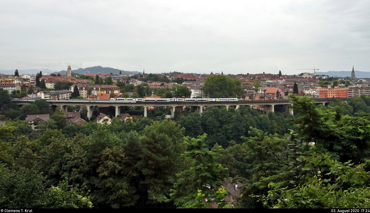 RBDe 565 723 (RBDe 4/4) befährt das Viadukt Talwegmulde, Teil des Lorraineviadukt in Bern (CH).
Aufgenommen vom Parc Café Innere Enge.

🧰 S-Bahn Bern (BLS AG)
🚝 S4 Thun (CH)–Hasle-Rüegsau (CH)
🕓 3.8.2020 | 17:24 Uhr