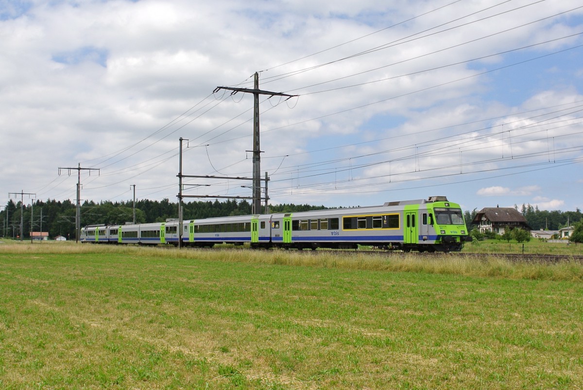RBDe 565 mit dem führendem ABt 981 als S4 15439 bei Einfahrt in Lyssach, 15.06.2014.