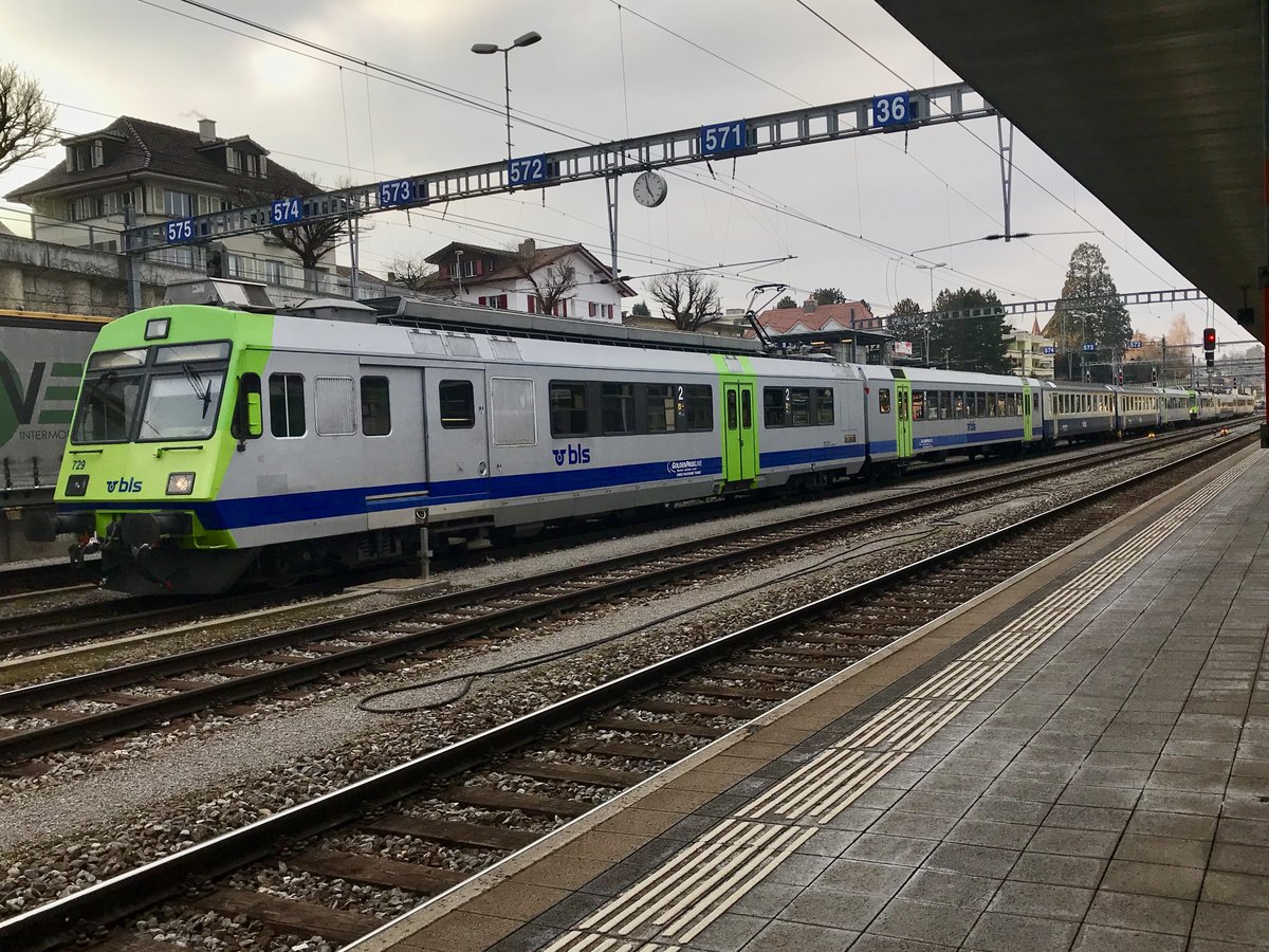 RBDe 565 mit der Golden Pass RE Komp. am 25.2.18 beim Bhf Spiez abgestellt.
