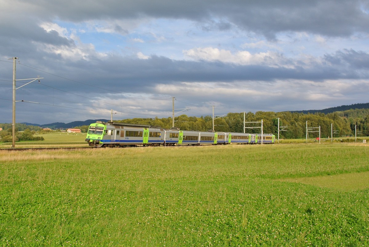 RBDe 565 Pendel (statt mit 2 Jumbos mit einem Jumbo und einem B Lego) als S 2 15272 am 19.08.2014 bei Worb SBB.