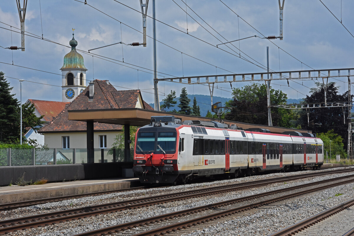 RBDe Domino 560 287-6, auf der S29, wartet beim Bahnhof Rupperswil. Die Aufnahme stammt vom 17.07.2021.