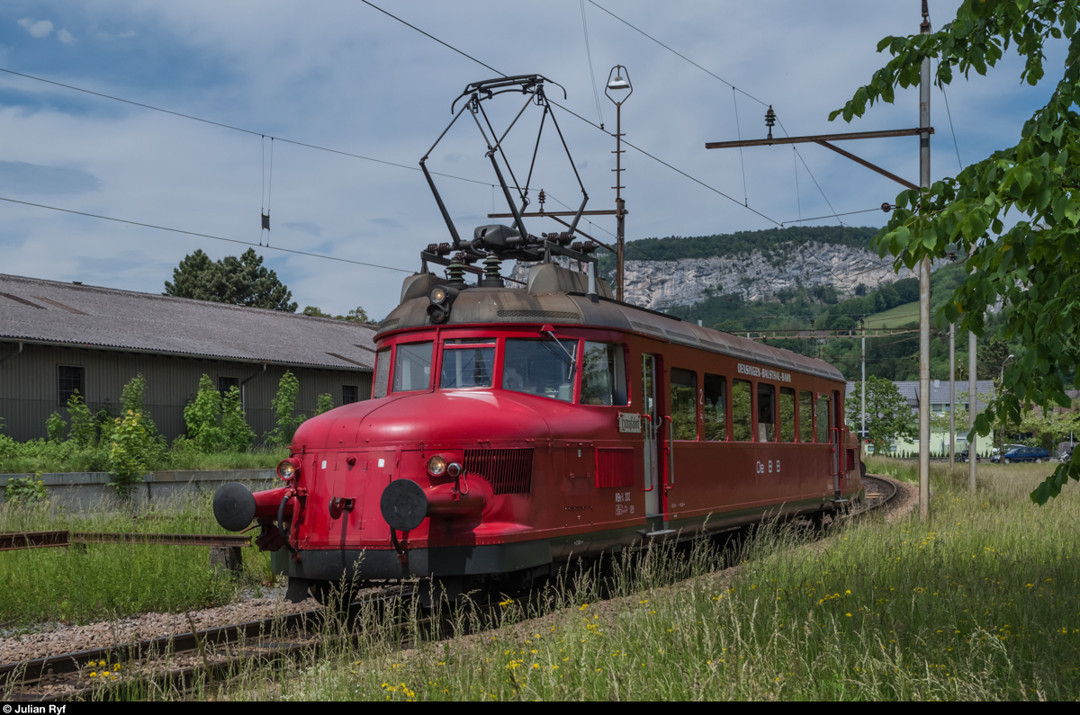 RBe 2/4 202 der OeBB erreicht am 22. Mai 2016 den Bahnhof Oensingen.
