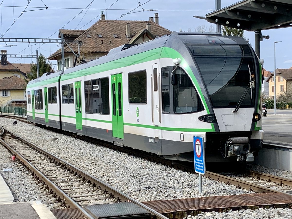 RBe 4/8 49 der LEB wartet am 17.3.20 in Echallens auf seinen 2. Teil.