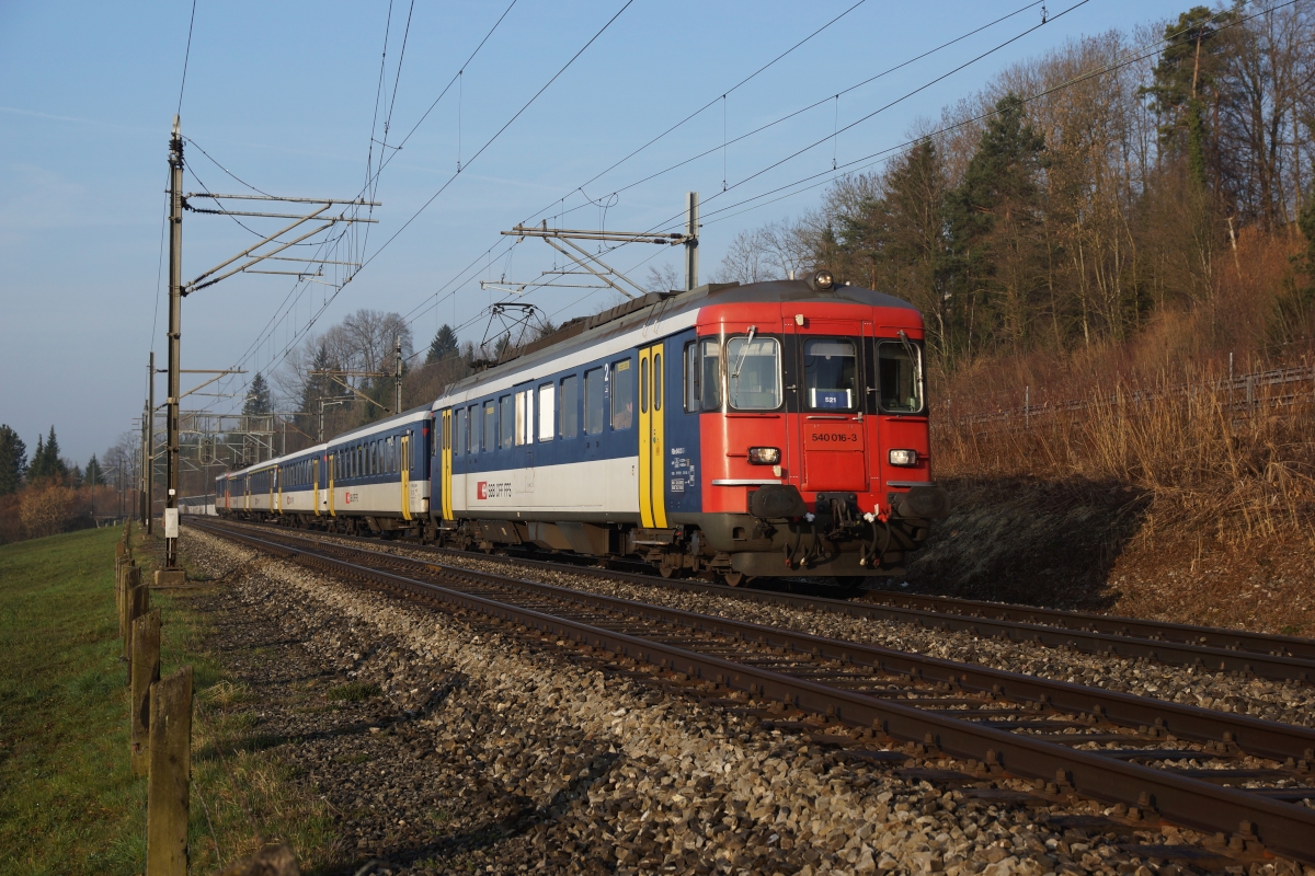RBe 540 016-3 befindet sich am 10.03.2014 mit einer S 21 krz nach Baar.