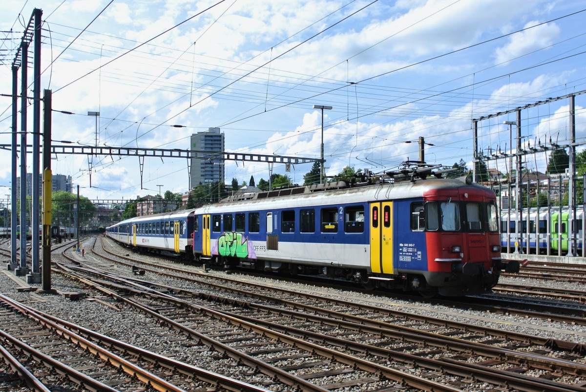 RBe 540 043-7 mit 7 EWI und dem RBe 540 060-1 als Extrazug abgestellt in Bern, 24.08.2014.