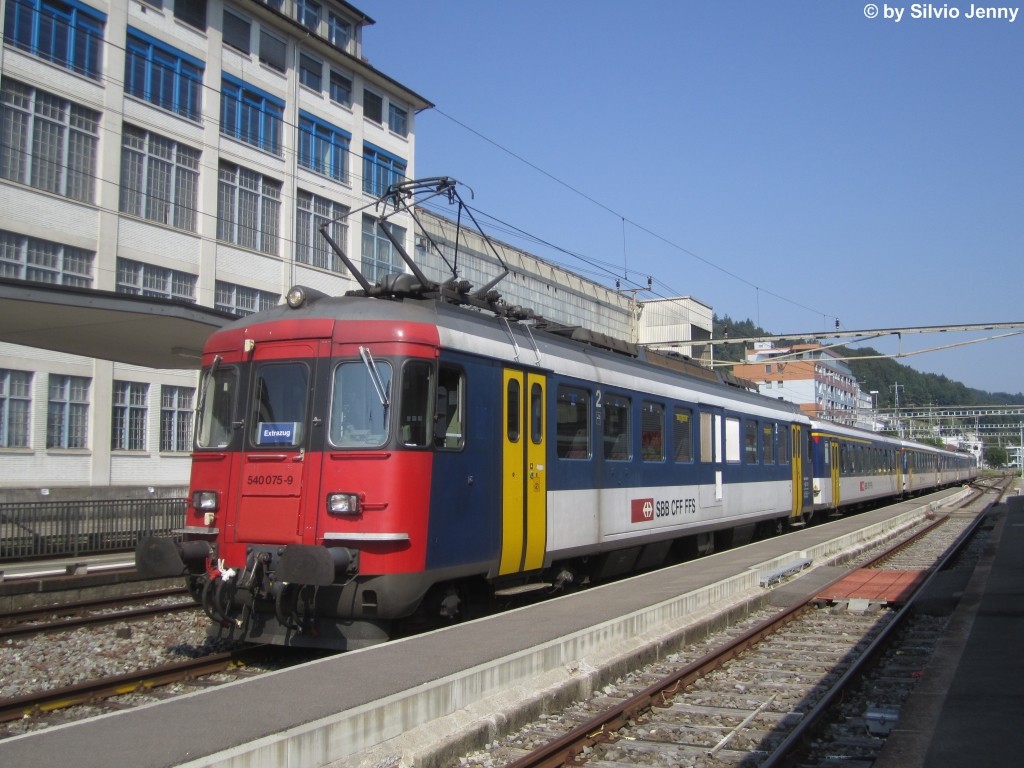 RBe 540 075-9 und 540 053-6 am 21.7.2013 in Horgen Oberdorf als Extrazug fr die Pfadfinder des Kt. Zug.