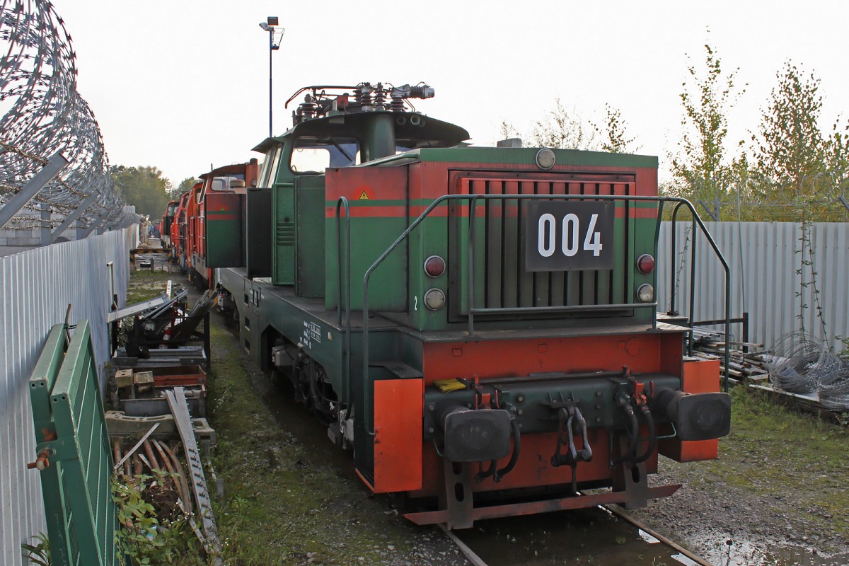 RBH 004 stand am 30.09.14 mit RBH 450, RBH 576, RBH 582, RBH 017 und RBH 643 in Opladen beim Bender. Das Bild habe ich von einem öffentlichen Platz über den Zaun fotografiert!!!