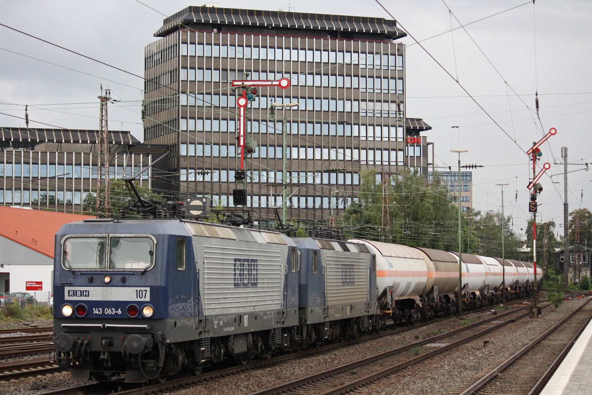 RBH 107 (143 063)+RBH 105 (143 186) am 10.9.13 mit einem Kesselzug in Düsseldorf-Rath.