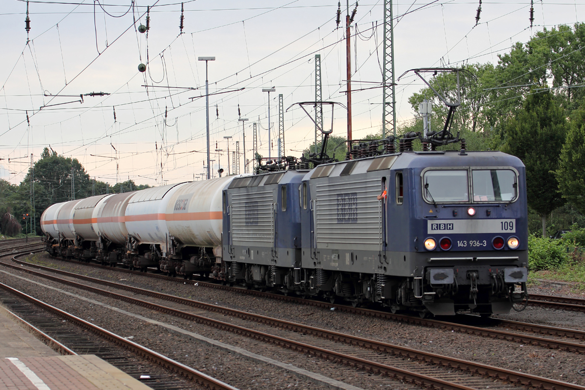 RBH 109 (143 936-3) und RBH 101 (143 874-6) in Castrop-Rauxel 30.7.2014