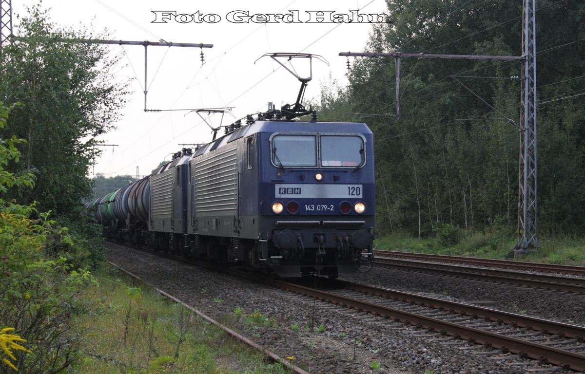 RBH 120 und Schwesterlok 123 waren am 5.9.2014 um 17.50 Uhr mit einem Tankzug in Westerkappeln - Velpe in Richtung Osnabrück unterwegs.