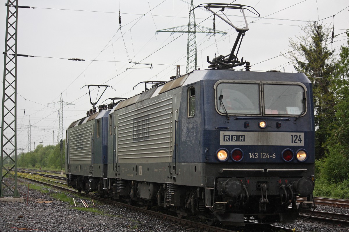 RBH 124 (143 124)+RBH 113 (143 059) am 14.5.13 als Tfzf in Ratingen-Lintorf.