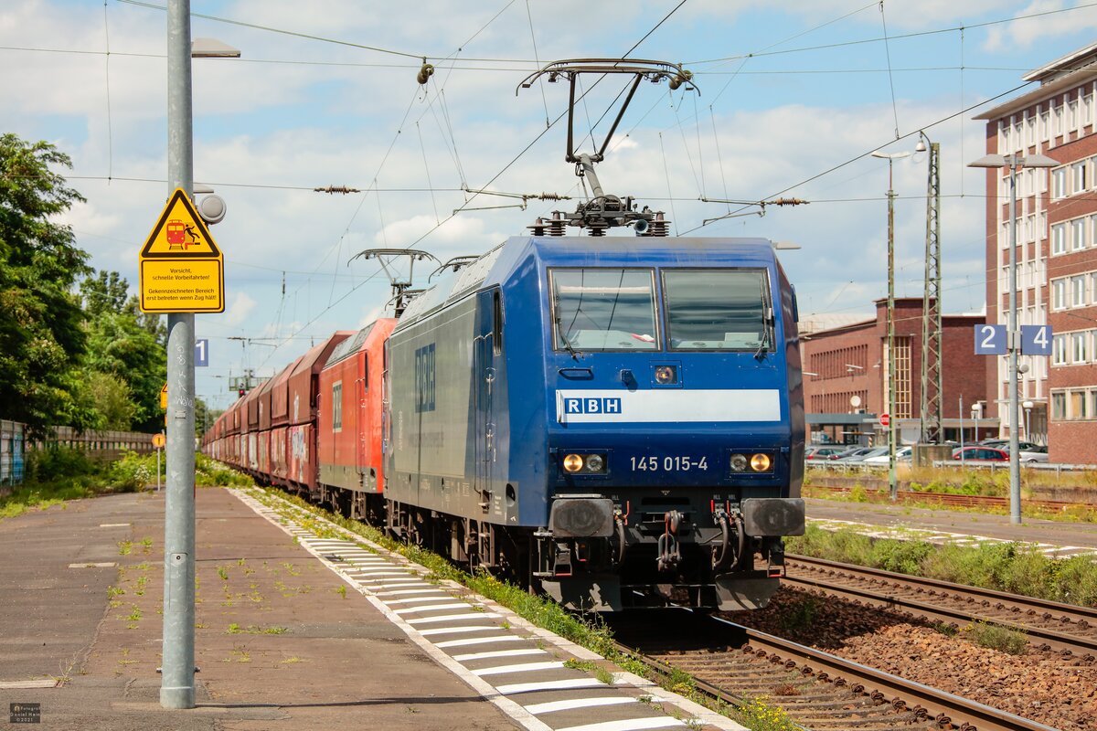 RBH 145 015-4 mit Kohlezug in Königswinter, Juli 2021.
